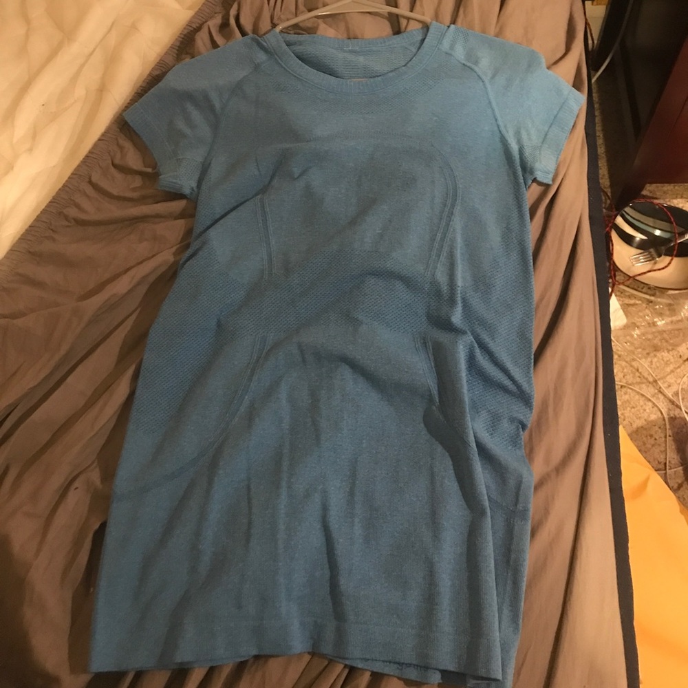 Lululemon t shirt